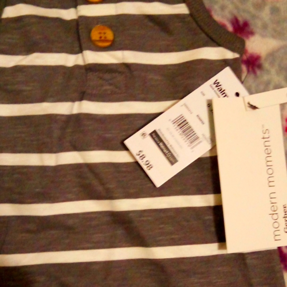 Baby neutral clothes